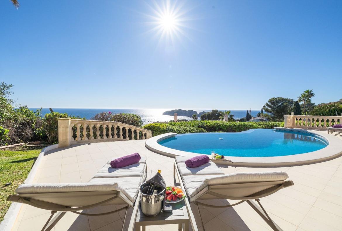 Luxury 4 bedroom holiday villa with private pool in Mallorca Spain (PV2962)