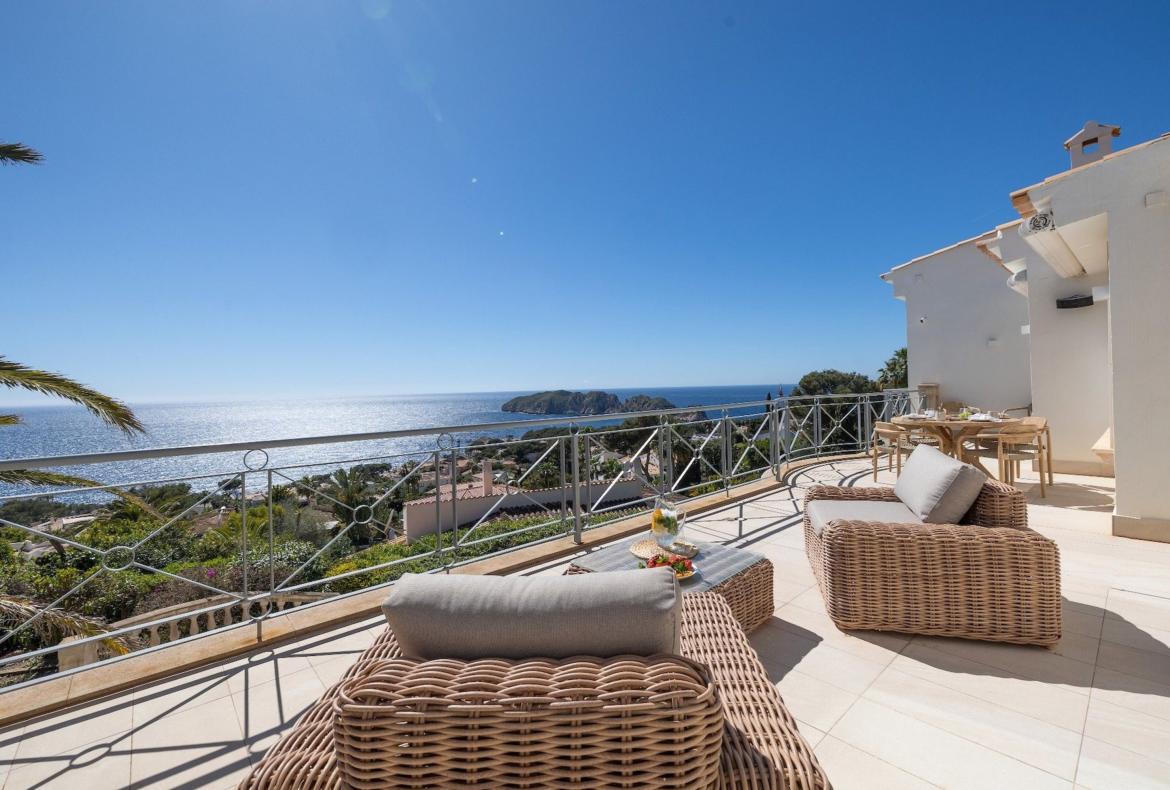 Luxury 4 bedroom holiday villa with private pool in Mallorca Spain (PV2962)