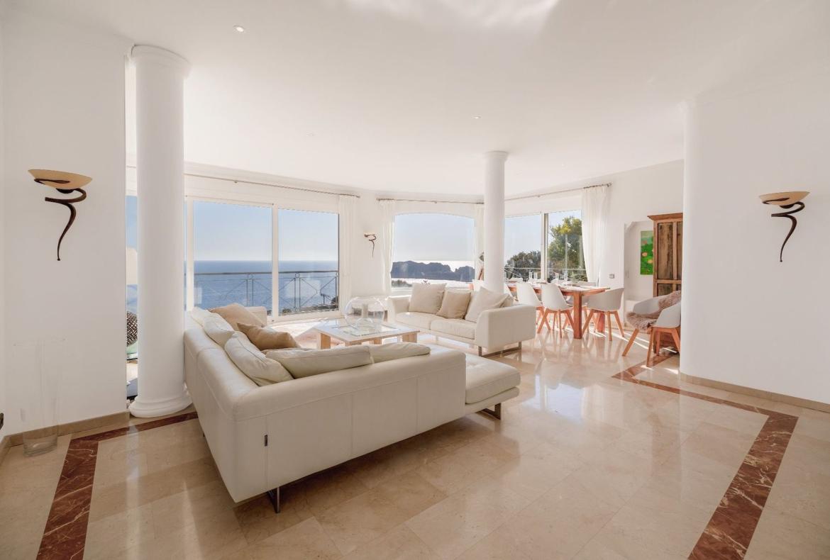 Luxury 4 bedroom holiday villa with private pool in Mallorca Spain (PV2962)