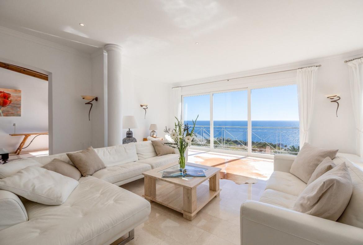 Luxury 4 bedroom holiday villa with private pool in Mallorca Spain (PV2962)