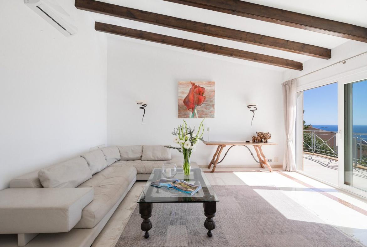 Luxury 4 bedroom holiday villa with private pool in Mallorca Spain (PV2962)
