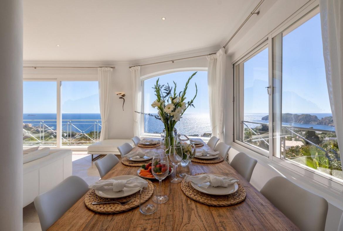 Luxury 4 bedroom holiday villa with private pool in Mallorca Spain (PV2962)