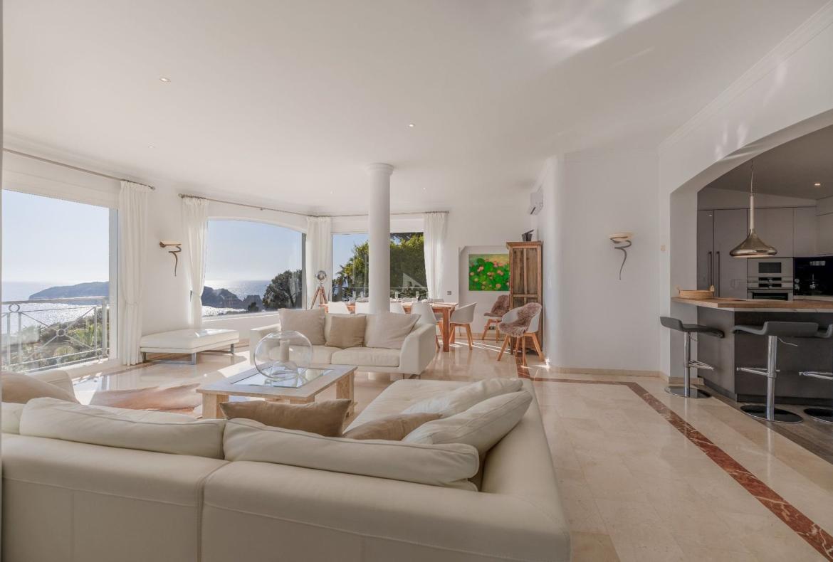 Luxury 4 bedroom holiday villa with private pool in Mallorca Spain (PV2962)