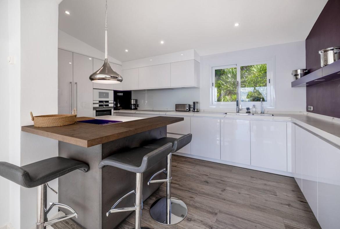 Luxury 4 bedroom holiday villa with private pool in Mallorca Spain (PV2962)