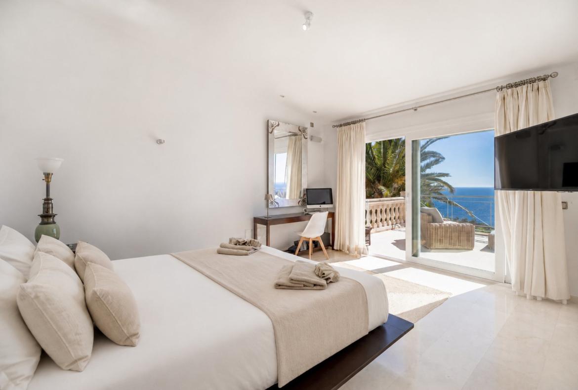 Luxury 4 bedroom holiday villa with private pool in Mallorca Spain (PV2962)