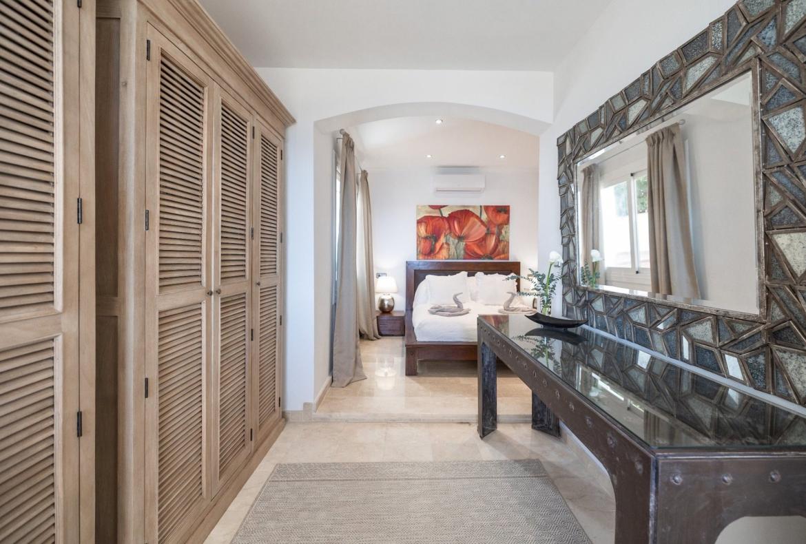 Luxury 4 bedroom holiday villa with private pool in Mallorca Spain (PV2962)