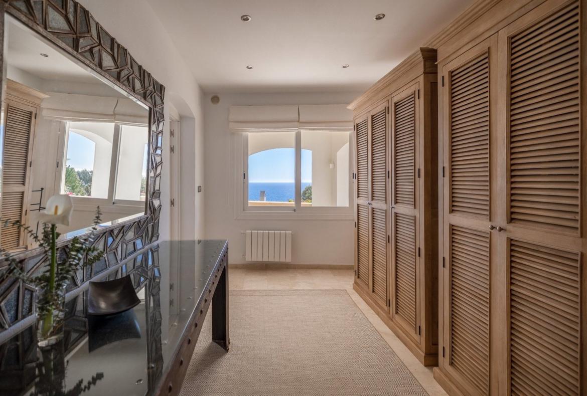 Luxury 4 bedroom holiday villa with private pool in Mallorca Spain (PV2962)