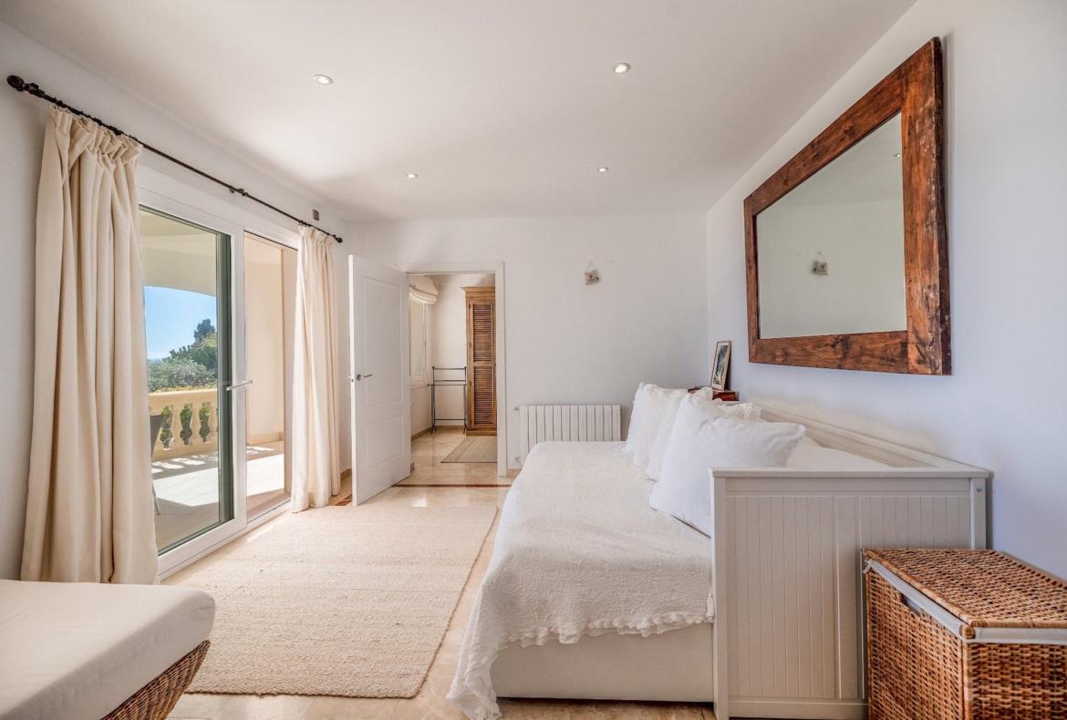 Luxury 4 bedroom holiday villa with private pool in Mallorca Spain (PV2962)