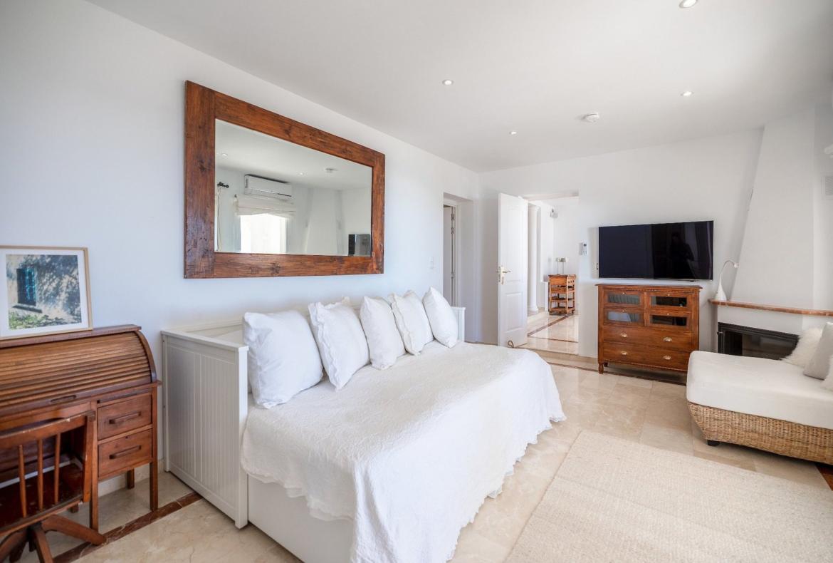 Luxury 4 bedroom holiday villa with private pool in Mallorca Spain (PV2962)