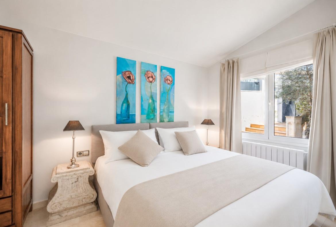 Luxury 4 bedroom holiday villa with private pool in Mallorca Spain (PV2962)