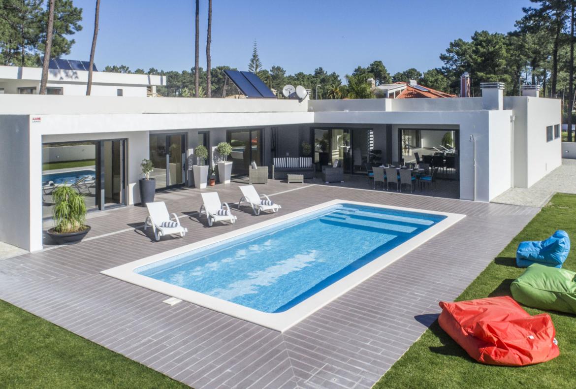 Luxury 4 bedroom holiday villa with private pool in Lisbon & coast Portugal (PV3032)