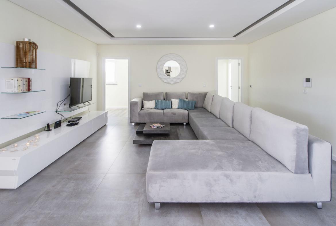 Luxury 4 bedroom holiday villa with private pool in Lisbon & coast Portugal (PV3032)