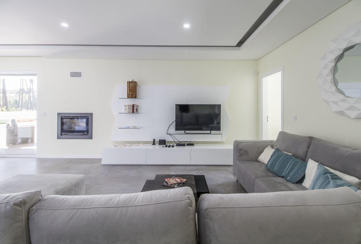 Luxury 4 bedroom holiday villa with private pool in Lisbon & coast Portugal (PV3032)