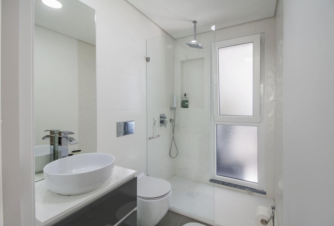 Luxury 4 bedroom holiday villa with private pool in Lisbon & coast Portugal (PV3032)