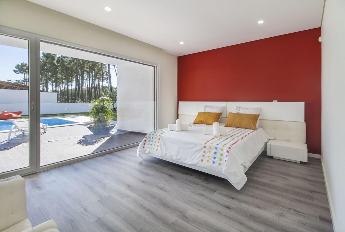 Luxury 4 bedroom holiday villa with private pool in Lisbon & coast Portugal (PV3032)