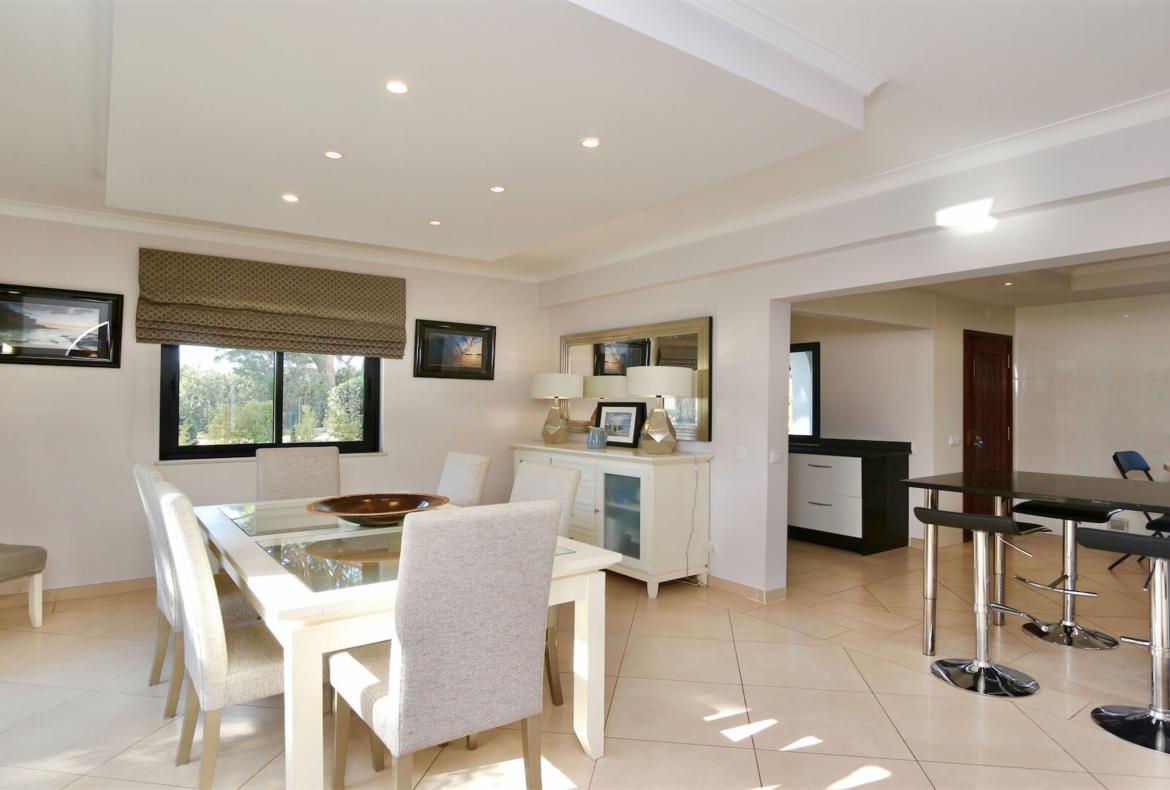 Luxury 4 bedroom holiday villa with private pool in Algarve Portugal (PV1154)