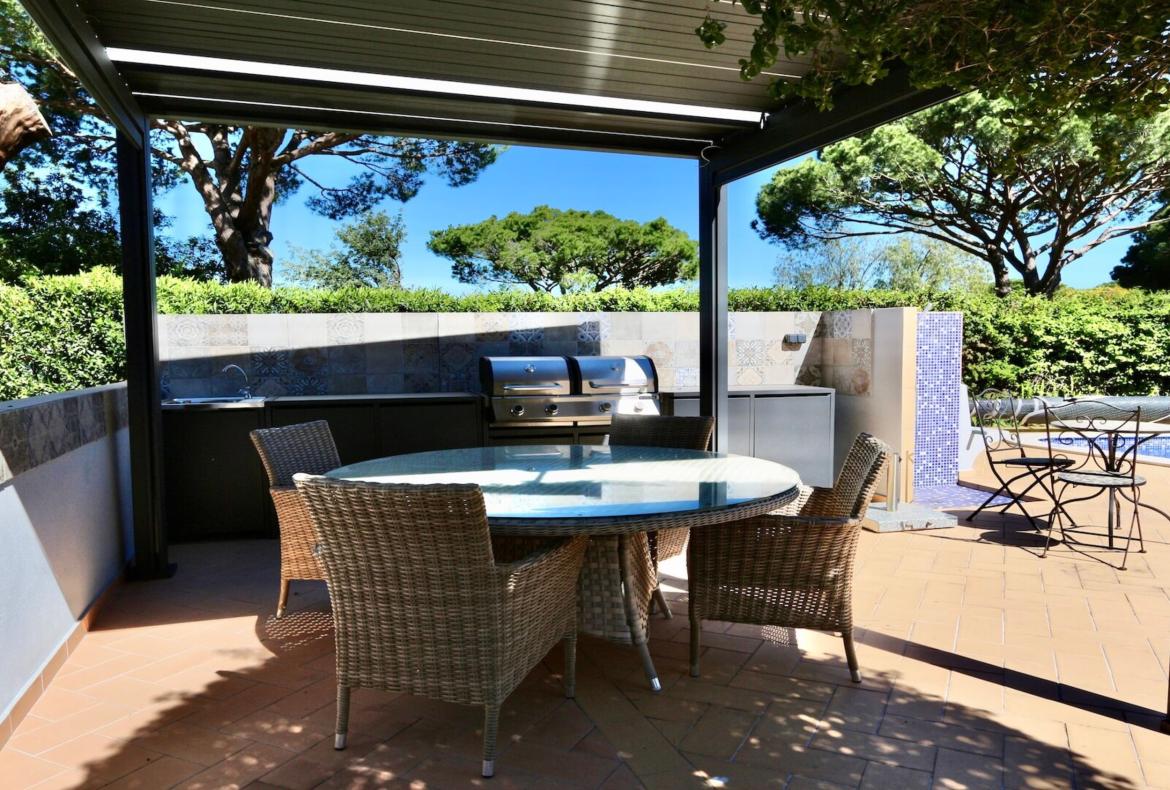 Luxury 4 bedroom holiday villa with private pool in Algarve Portugal (PV1154)