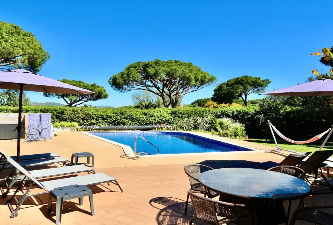 Luxury 4 bedroom holiday villa with private pool in Algarve Portugal (PV1154)