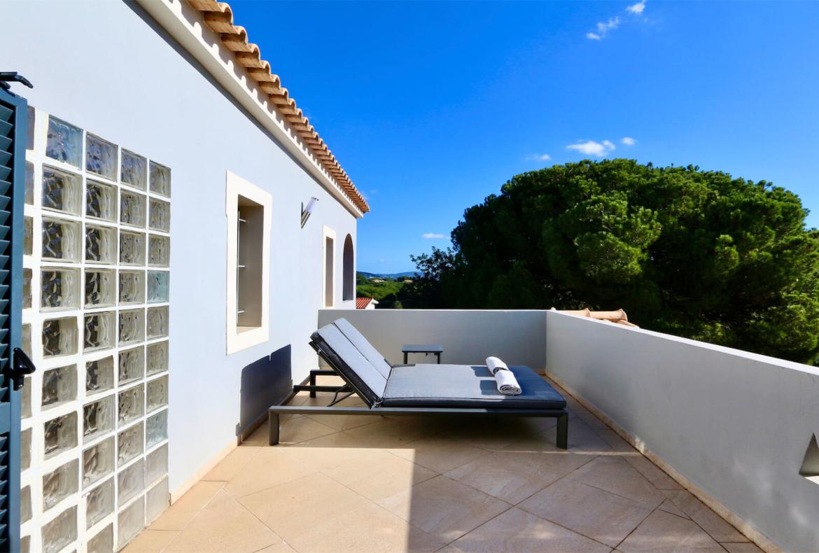 Luxury 4 bedroom holiday villa with private pool in Algarve Portugal (PV1154)