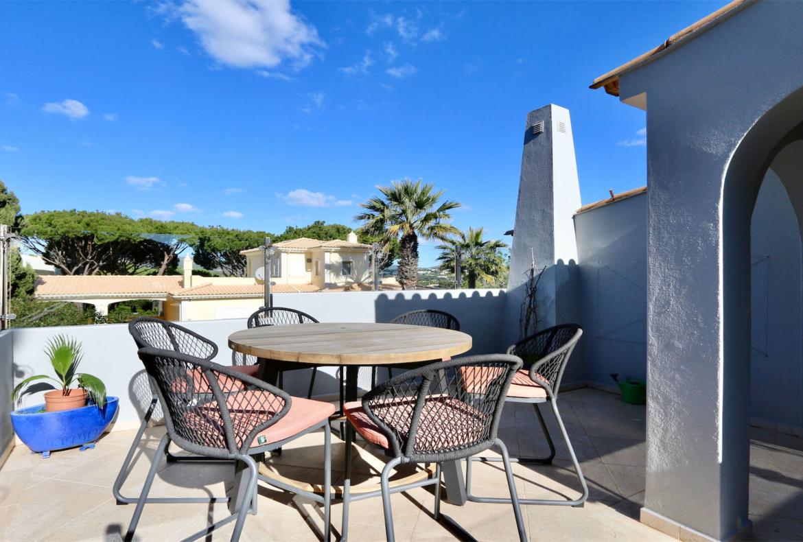 Luxury 4 bedroom holiday villa with private pool in Algarve Portugal (PV1154)