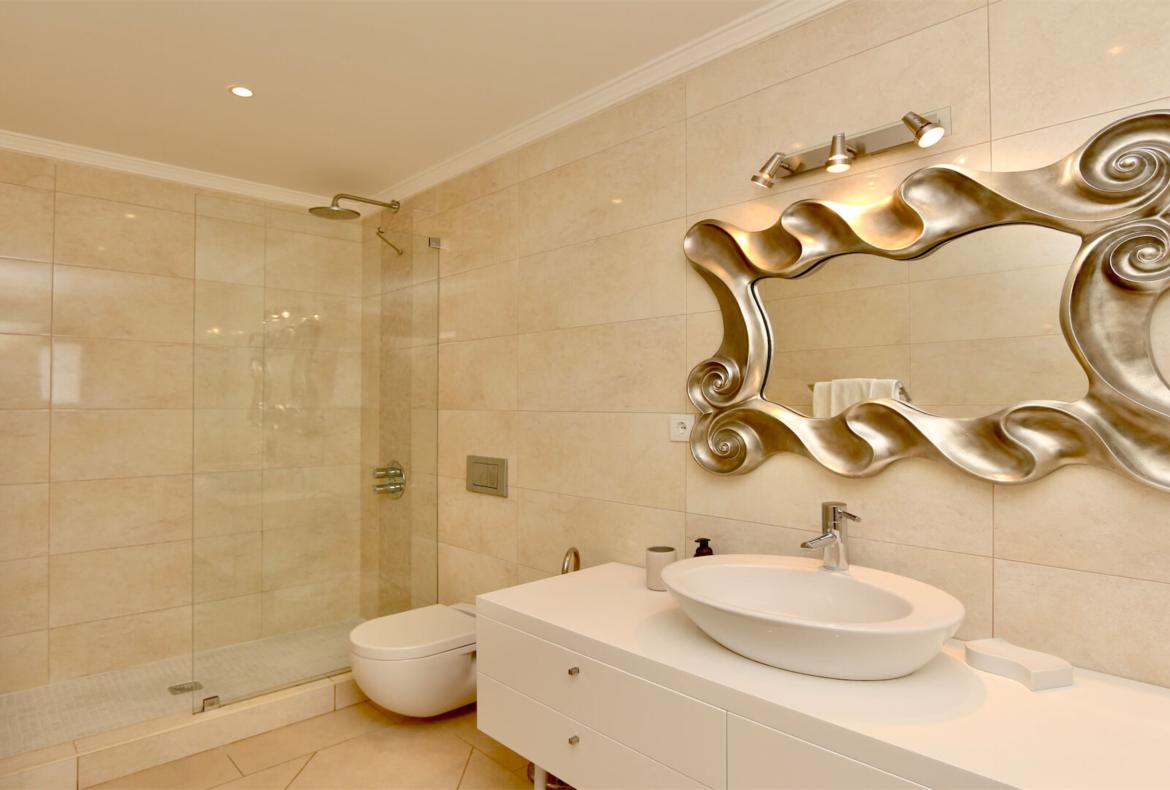 Luxury 4 bedroom holiday villa with private pool in Algarve Portugal (PV1154)