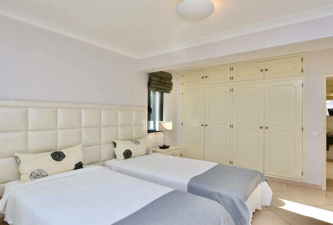 Luxury 4 bedroom holiday villa with private pool in Algarve Portugal (PV1154)
