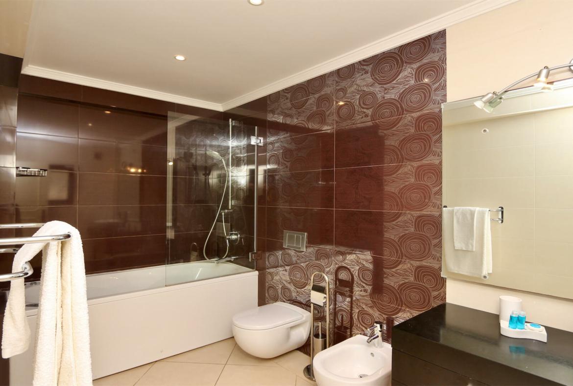 Luxury 4 bedroom holiday villa with private pool in Algarve Portugal (PV1154)