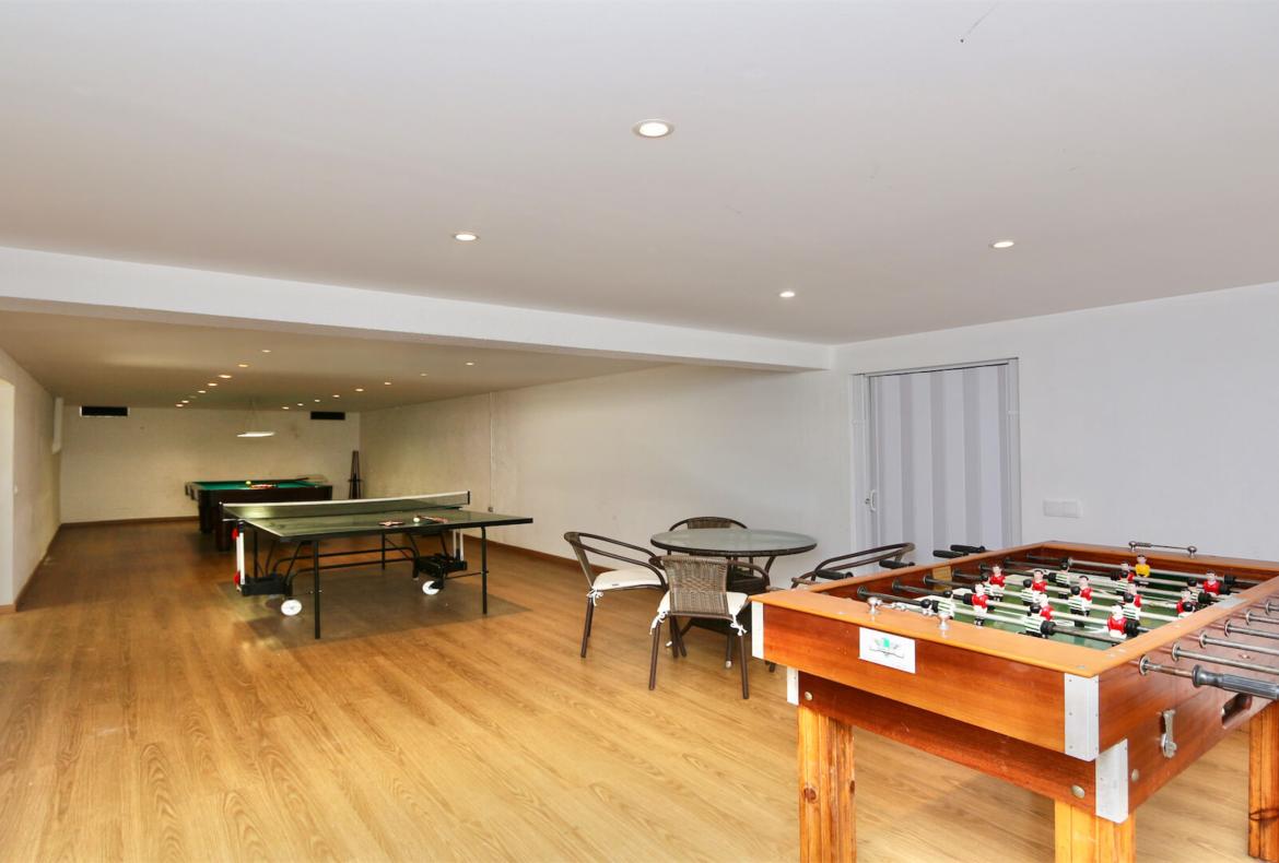 Luxury 4 bedroom holiday villa with private pool in Algarve Portugal (PV1154)