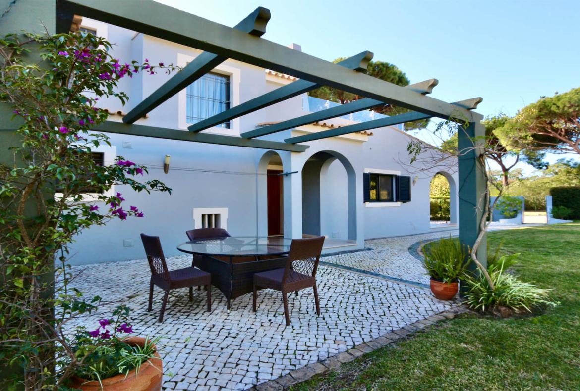 Luxury 4 bedroom holiday villa with private pool in Algarve Portugal (PV1154)