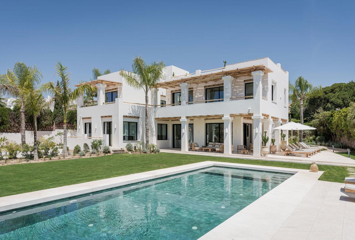 Luxury 6 bedroom holiday villa with private pool in Costa del Sol Spain (PV3033)