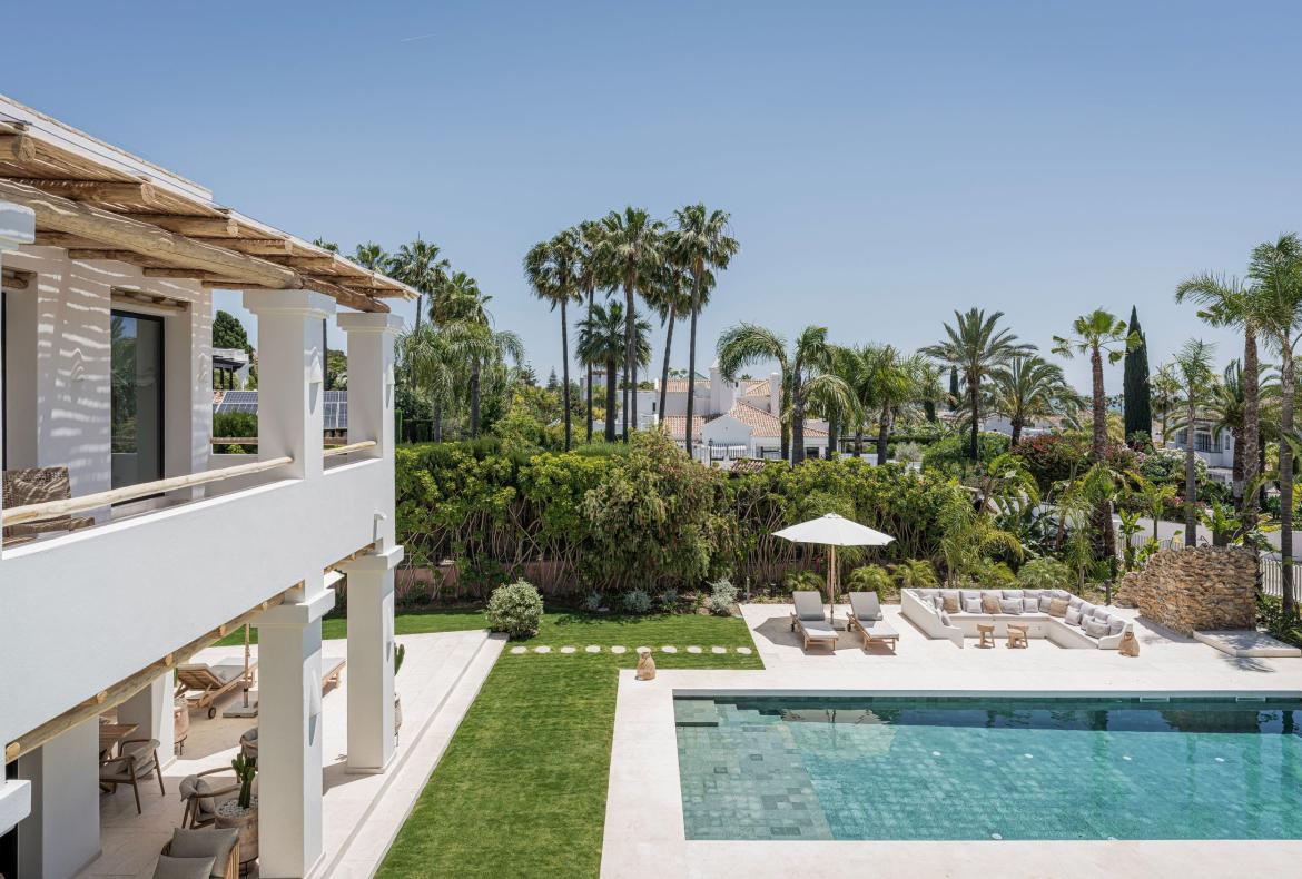 Luxury 6 bedroom holiday villa with private pool in Costa del Sol Spain (PV3033)