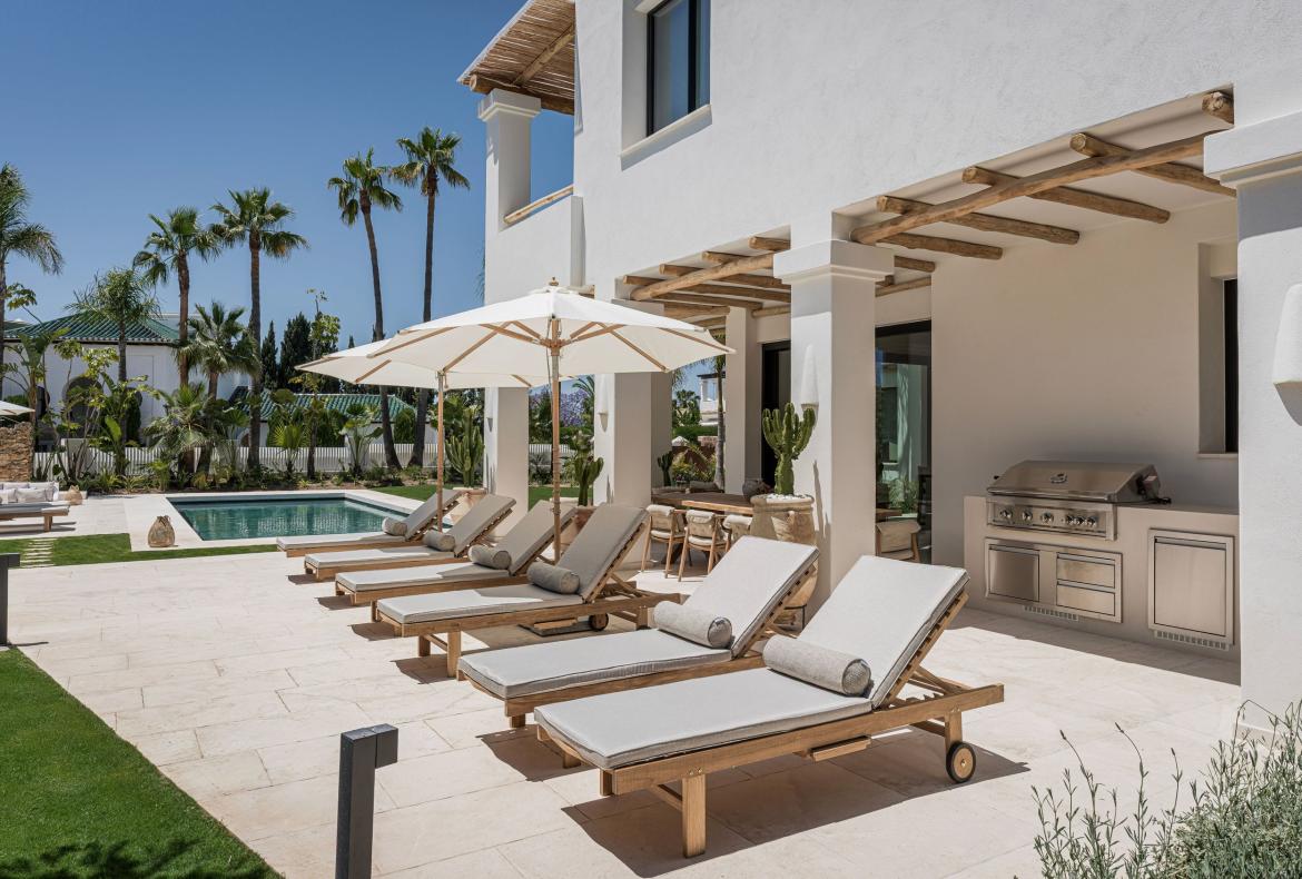 Luxury 6 bedroom holiday villa with private pool in Costa del Sol Spain (PV3033)