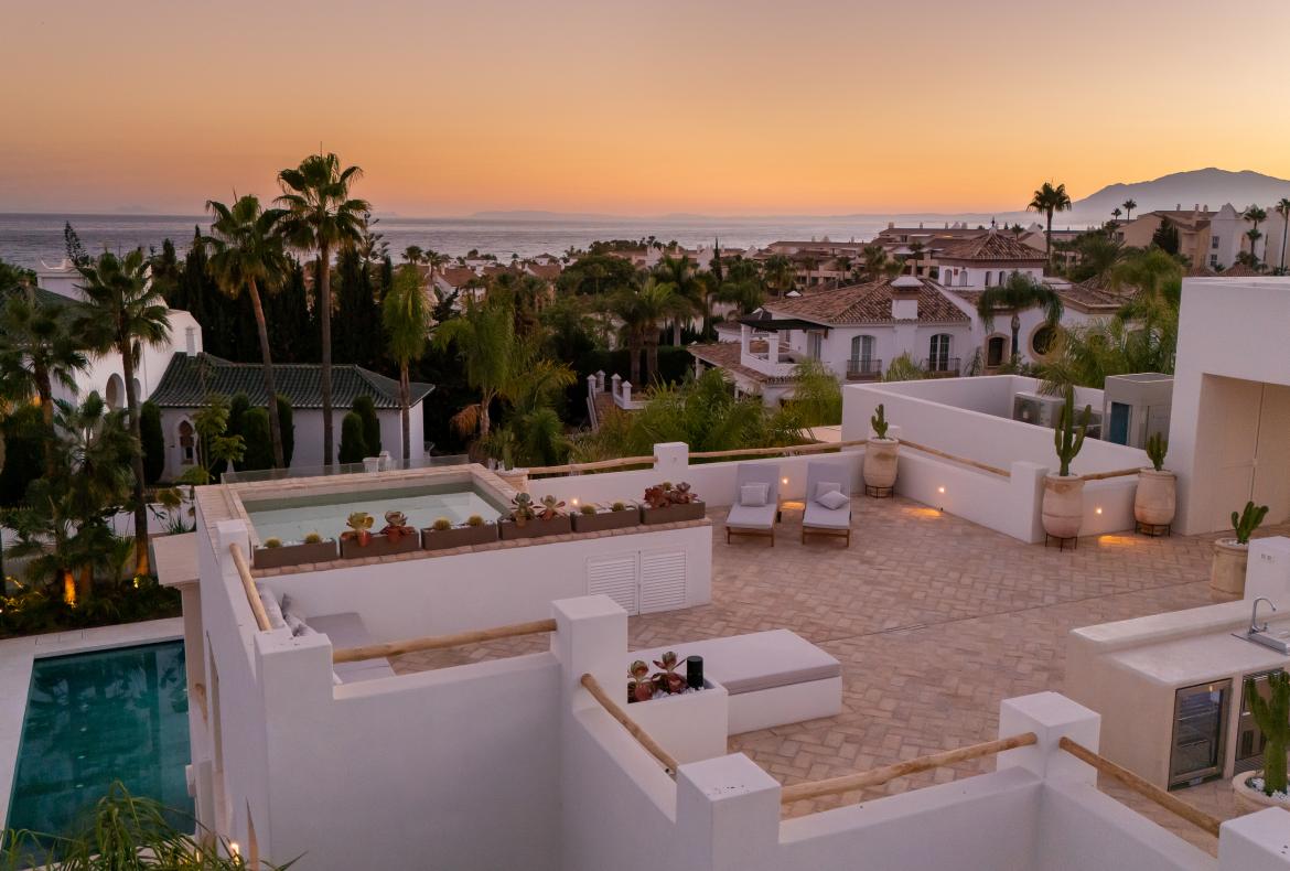 Luxury 6 bedroom holiday villa with private pool in Costa del Sol Spain (PV3033)