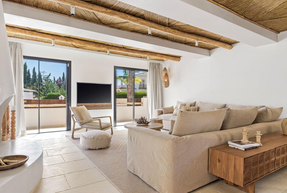 Luxury 6 bedroom holiday villa with private pool in Costa del Sol Spain (PV3033)