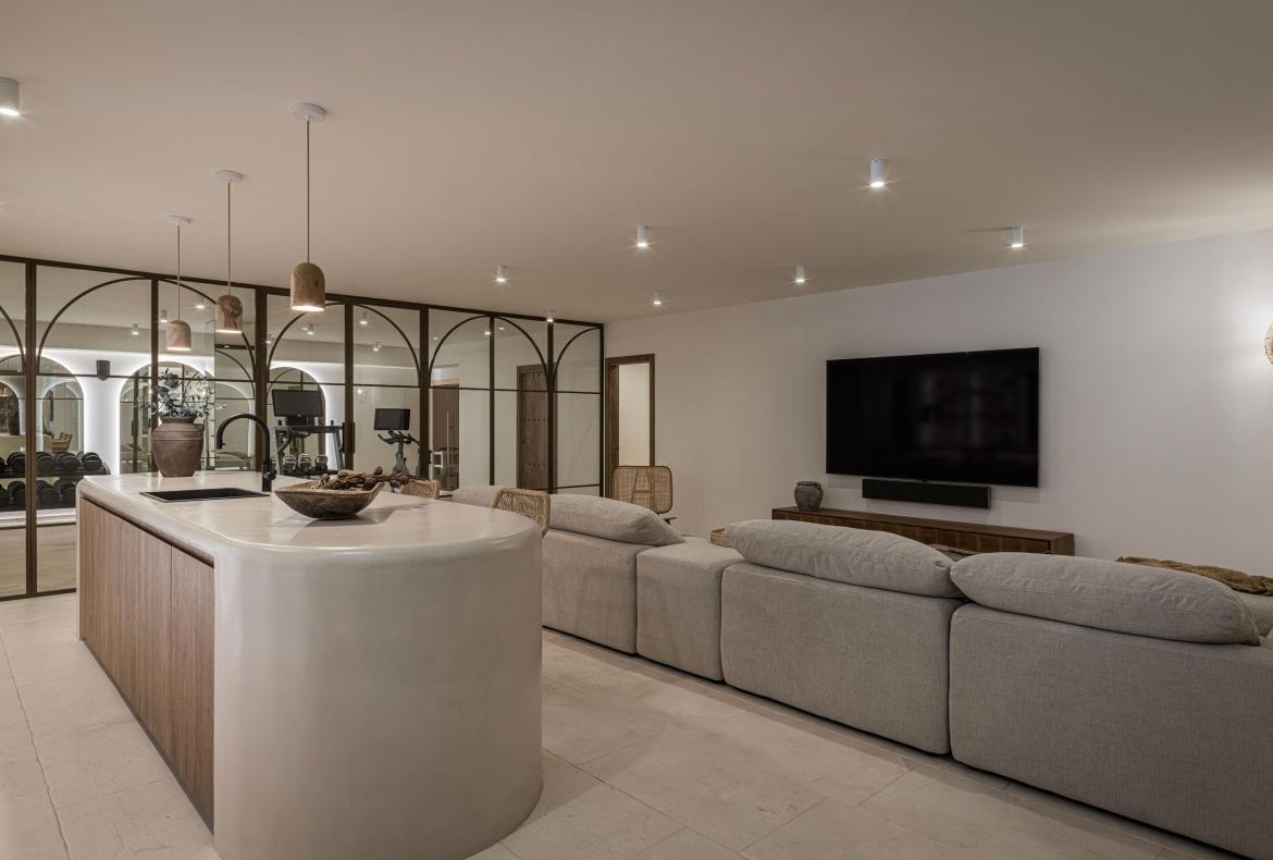 Luxury 6 bedroom holiday villa with private pool in Costa del Sol Spain (PV3033)