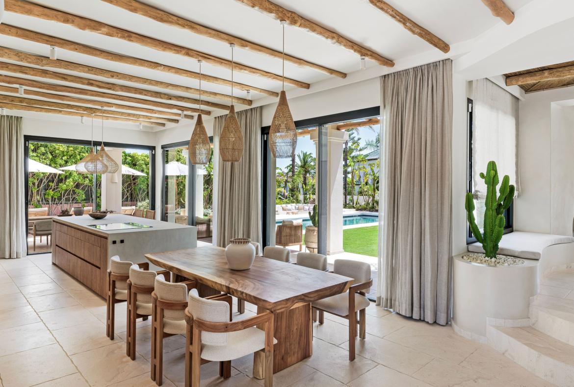 Luxury 6 bedroom holiday villa with private pool in Costa del Sol Spain (PV3033)