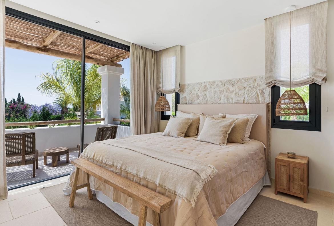 Luxury 6 bedroom holiday villa with private pool in Costa del Sol Spain (PV3033)