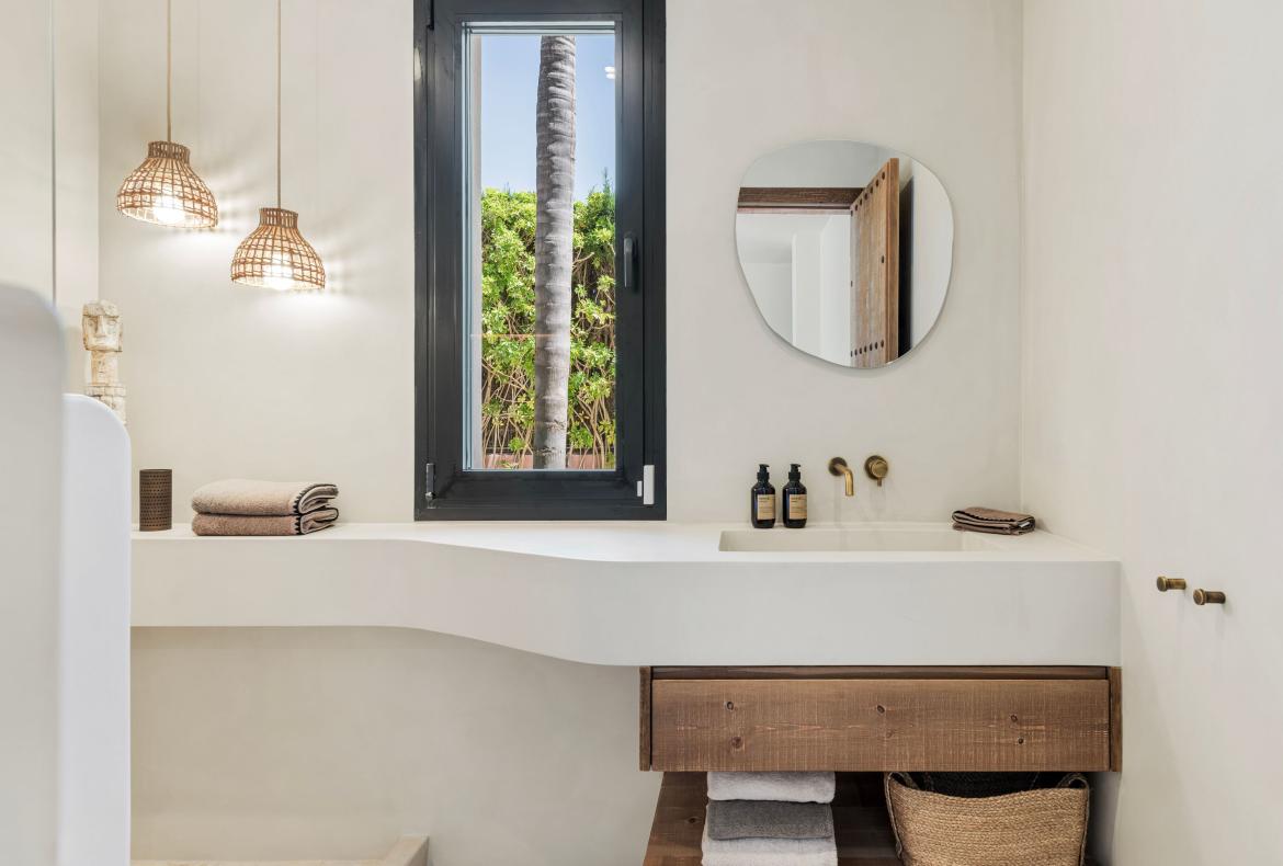 Luxury 6 bedroom holiday villa with private pool in Costa del Sol Spain (PV3033)