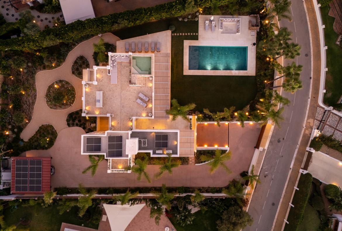 Luxury 6 bedroom holiday villa with private pool in Costa del Sol Spain (PV3033)