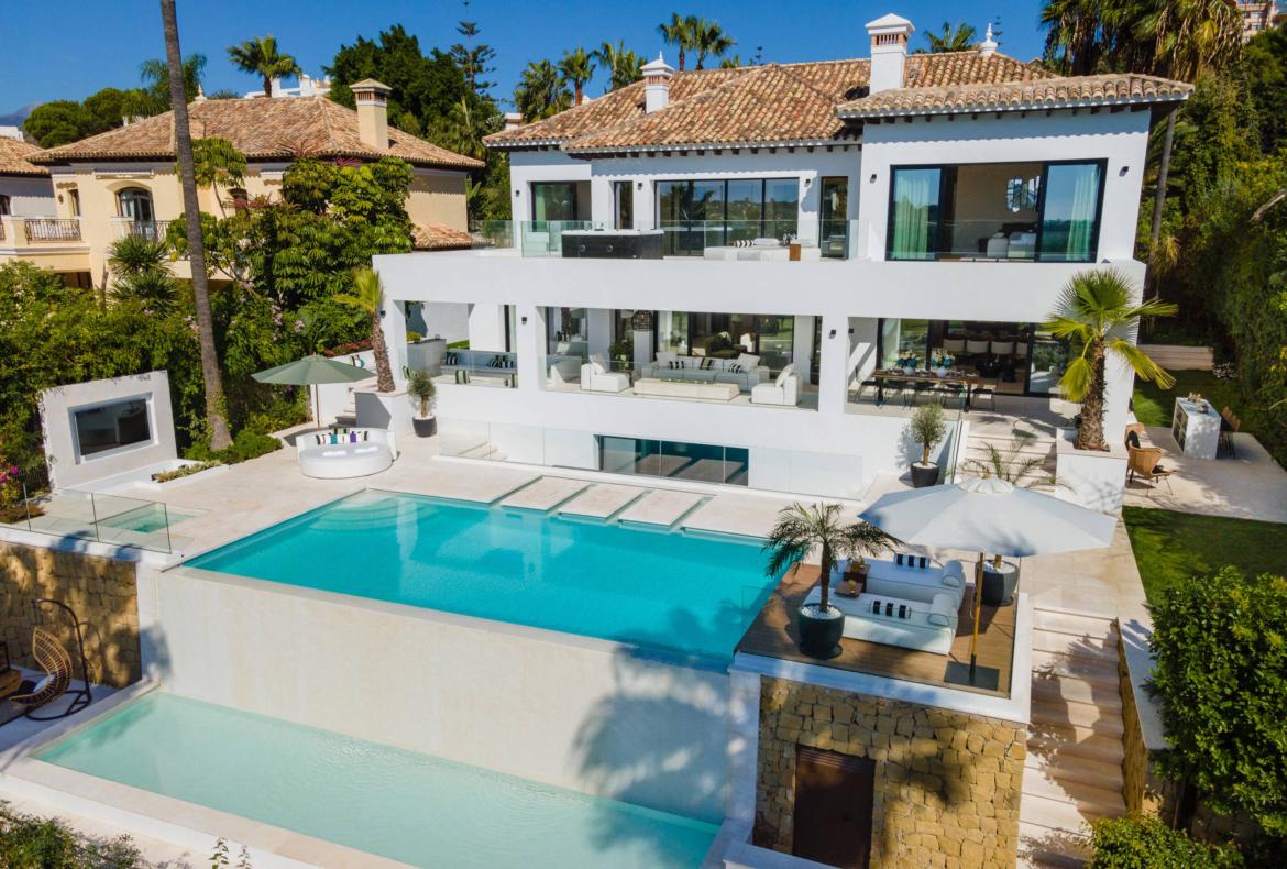 Luxury 5 bedroom holiday villa with private pool in Costa del Sol Spain (PV3034)