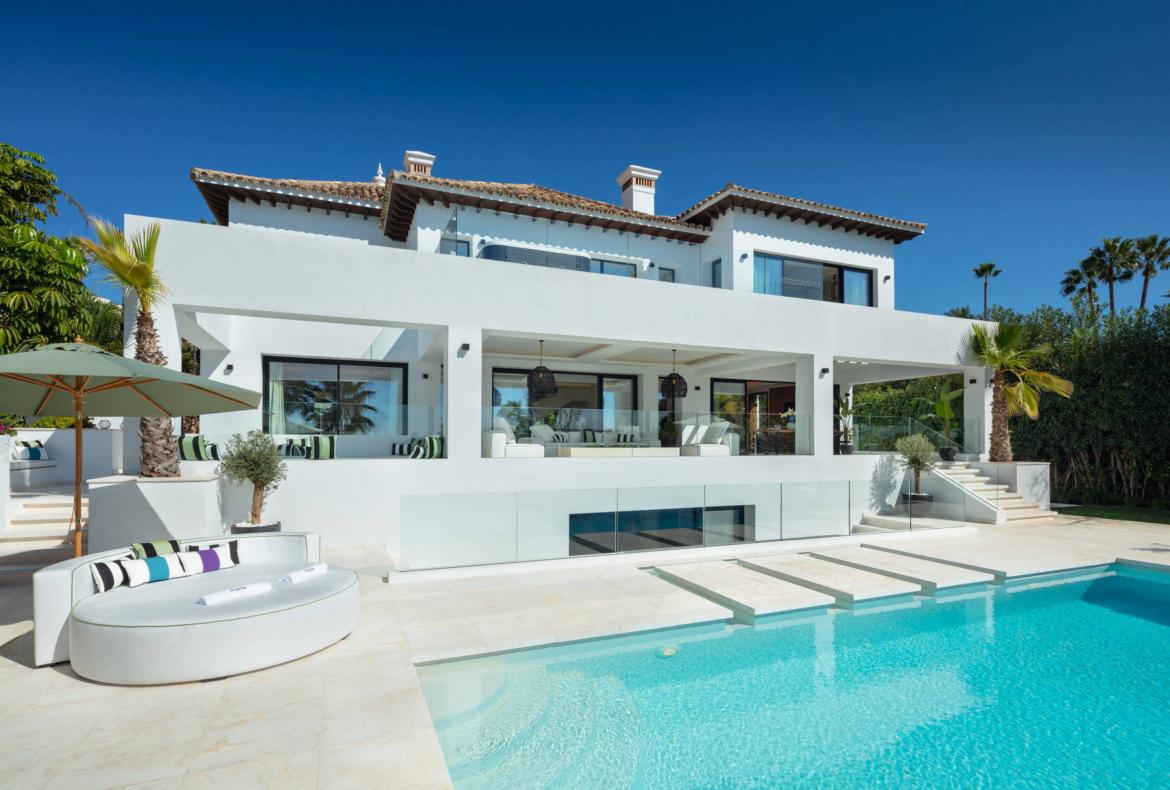 Luxury 5 bedroom holiday villa with private pool in Costa del Sol Spain (PV3034)