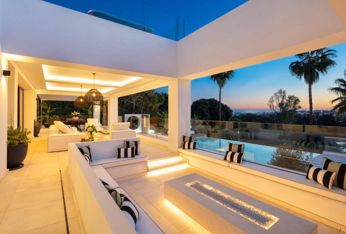 Luxury 5 bedroom holiday villa with private pool in Costa del Sol Spain (PV3034)