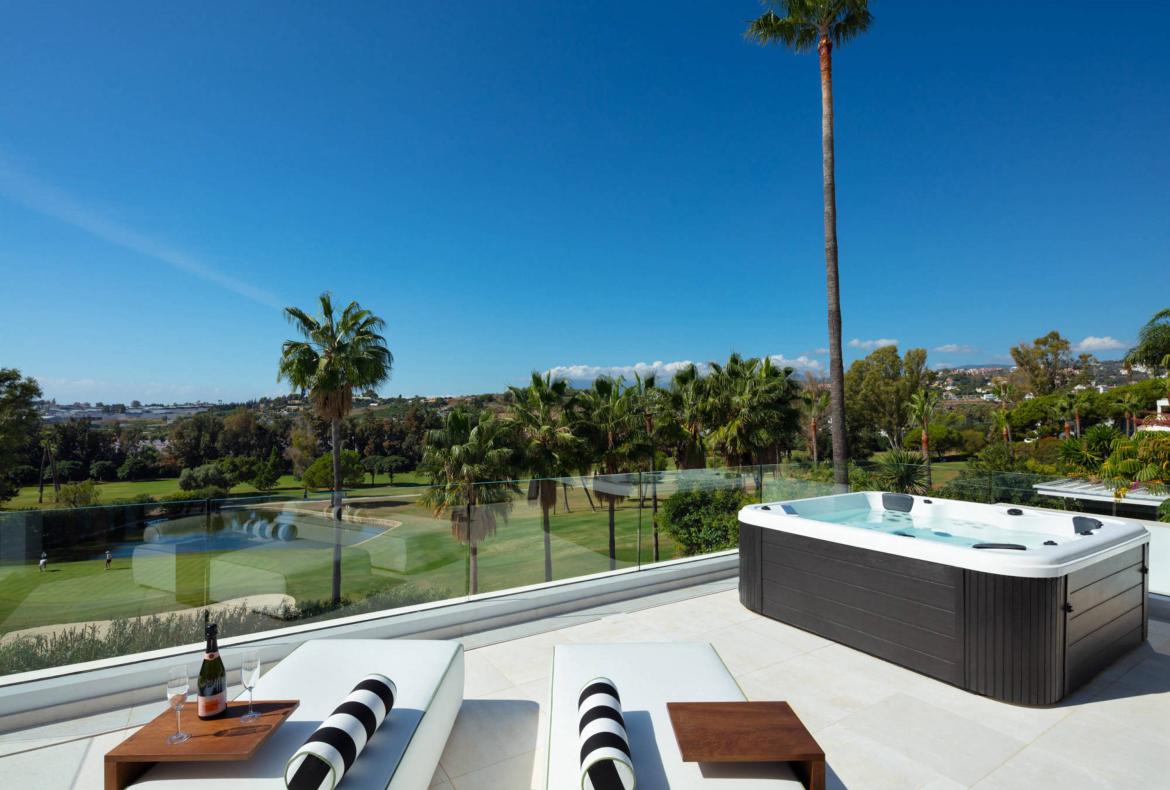 Luxury 5 bedroom holiday villa with private pool in Costa del Sol Spain (PV3034)