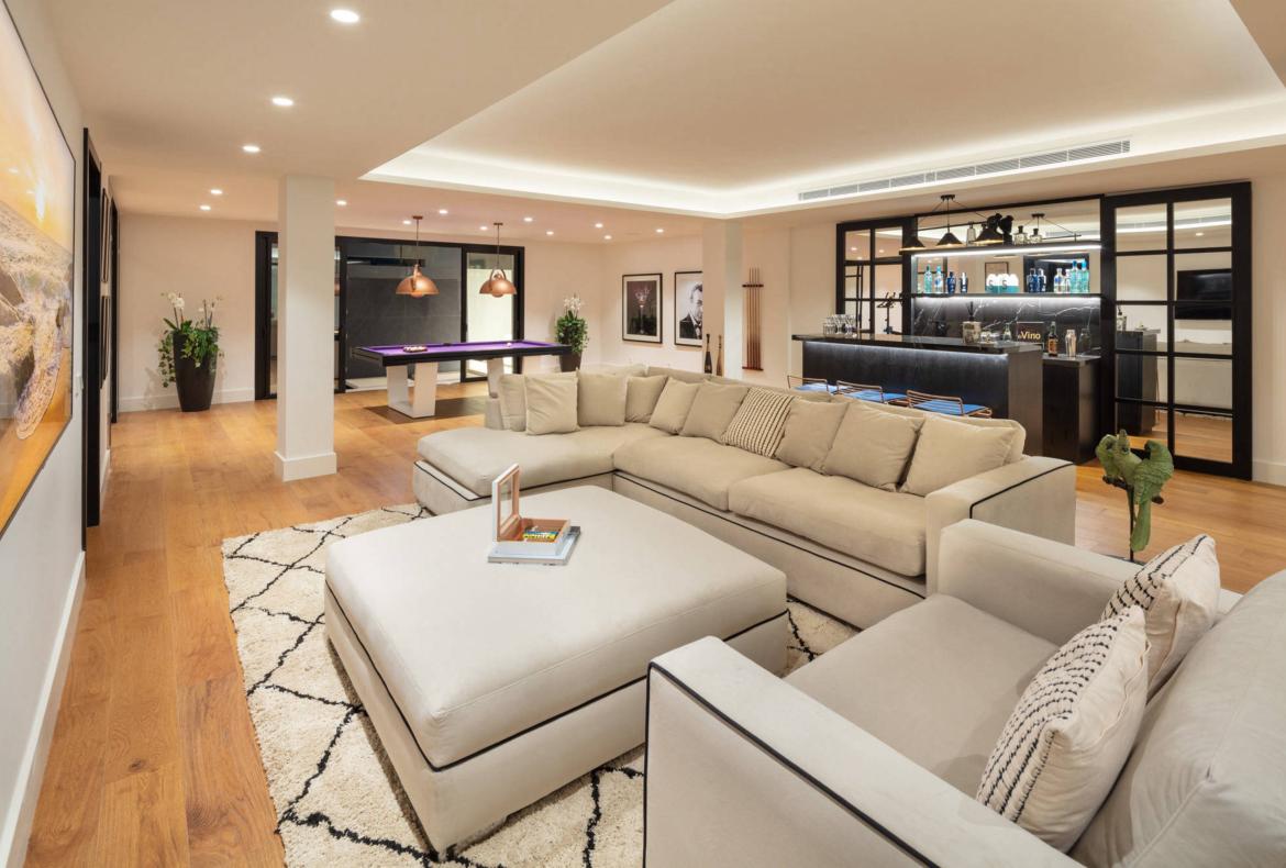 Luxury 5 bedroom holiday villa with private pool in Costa del Sol Spain (PV3034)