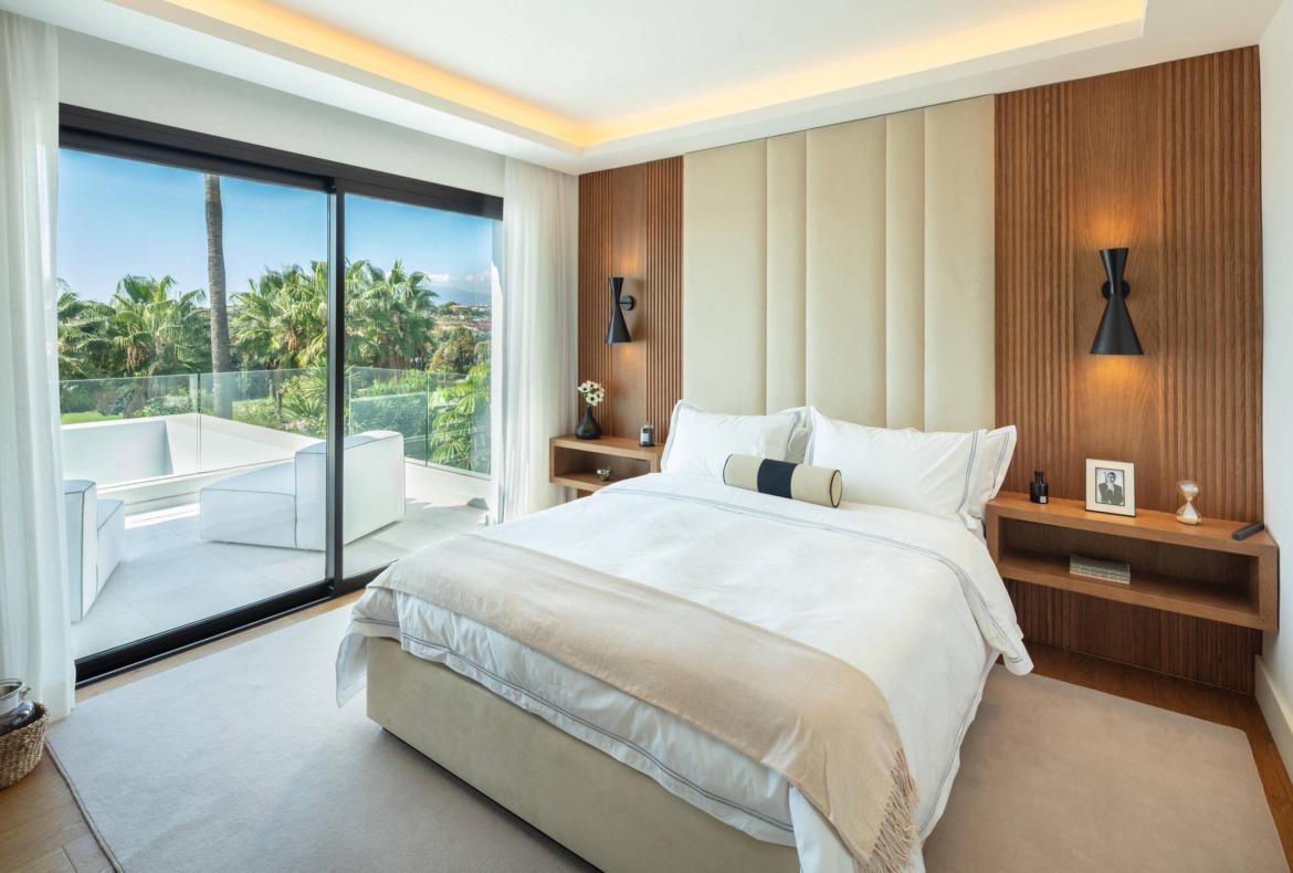 Luxury 5 bedroom holiday villa with private pool in Costa del Sol Spain (PV3034)