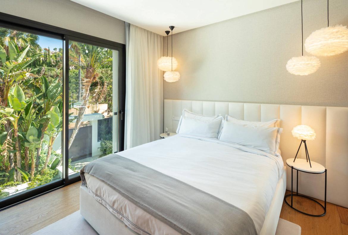Luxury 5 bedroom holiday villa with private pool in Costa del Sol Spain (PV3034)