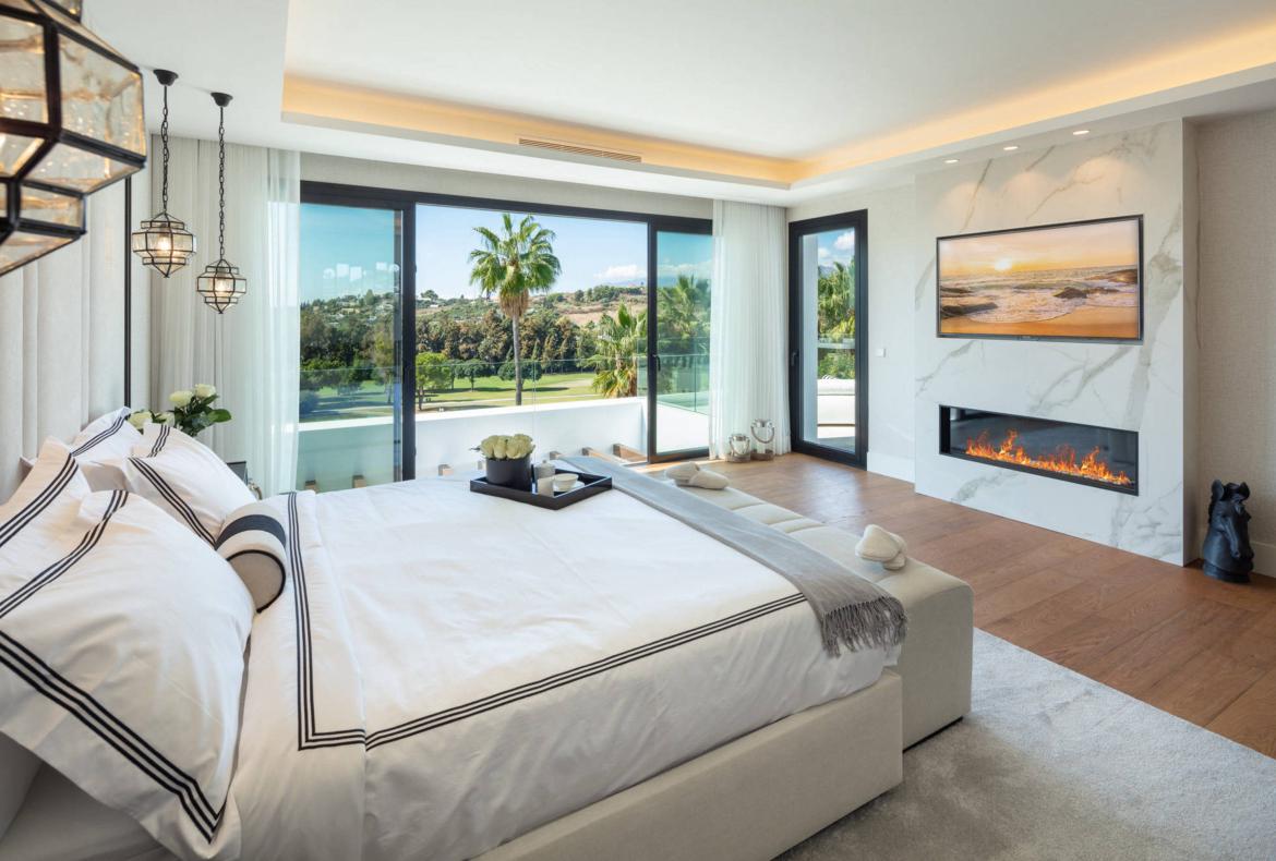 Luxury 5 bedroom holiday villa with private pool in Costa del Sol Spain (PV3034)
