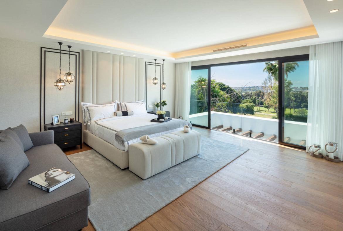 Luxury 5 bedroom holiday villa with private pool in Costa del Sol Spain (PV3034)