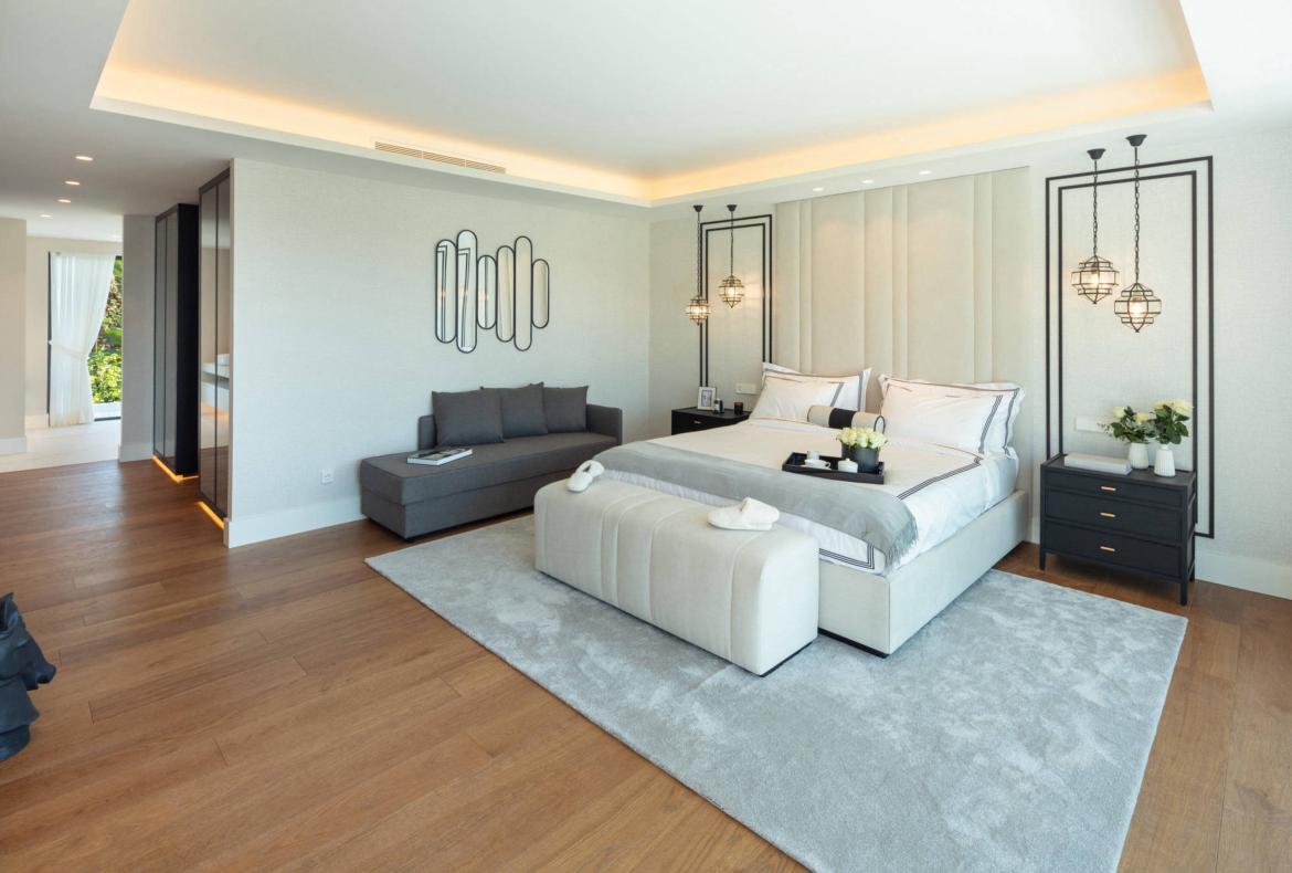 Luxury 5 bedroom holiday villa with private pool in Costa del Sol Spain (PV3034)