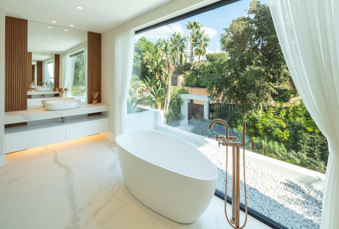 Luxury 5 bedroom holiday villa with private pool in Costa del Sol Spain (PV3034)